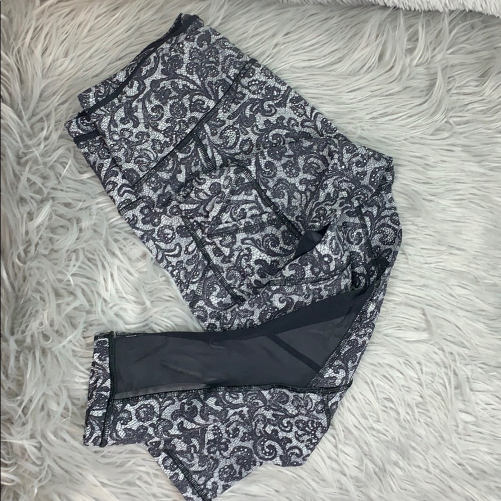 Lululemon Outrun 17" Crop Mini Cinder Lace